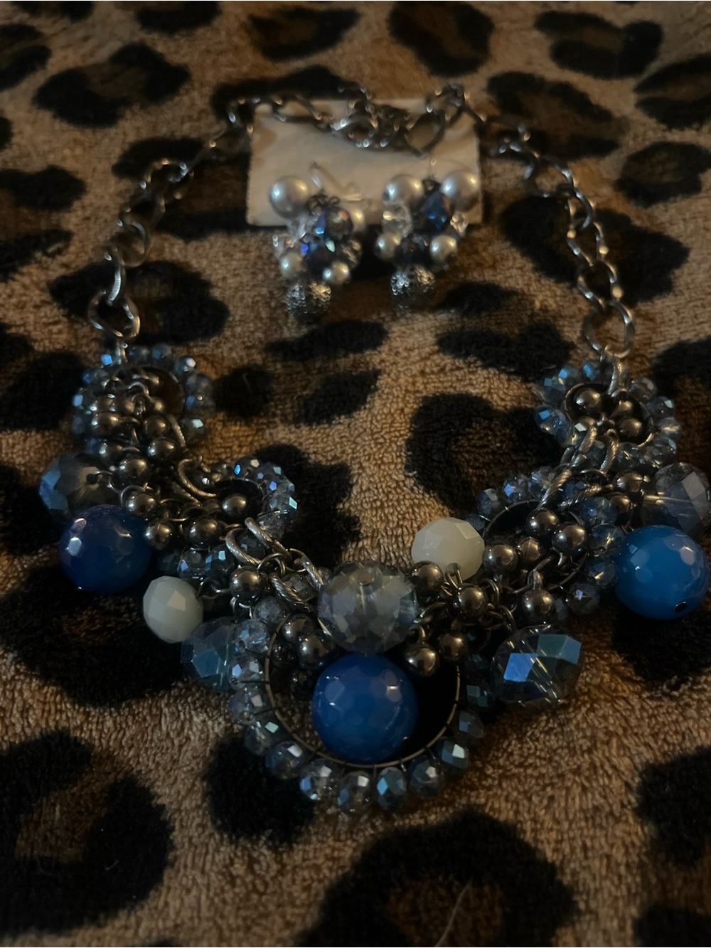 Source Unknown Blue Cluster Bib Necklace with Clip-On Earrings